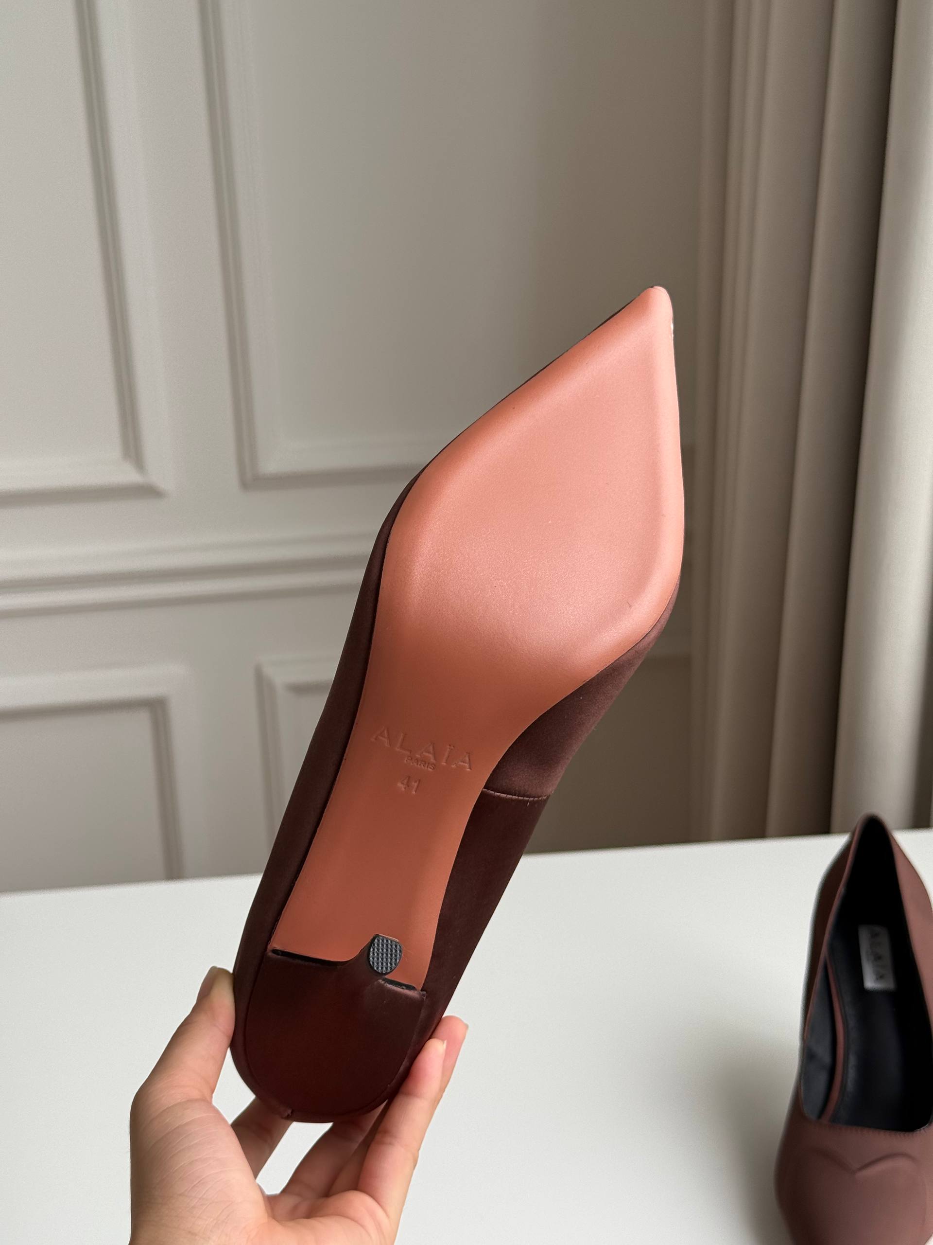 ALAÏA Le Cœur 3D 90 Satin Pointed-Toe Pumps