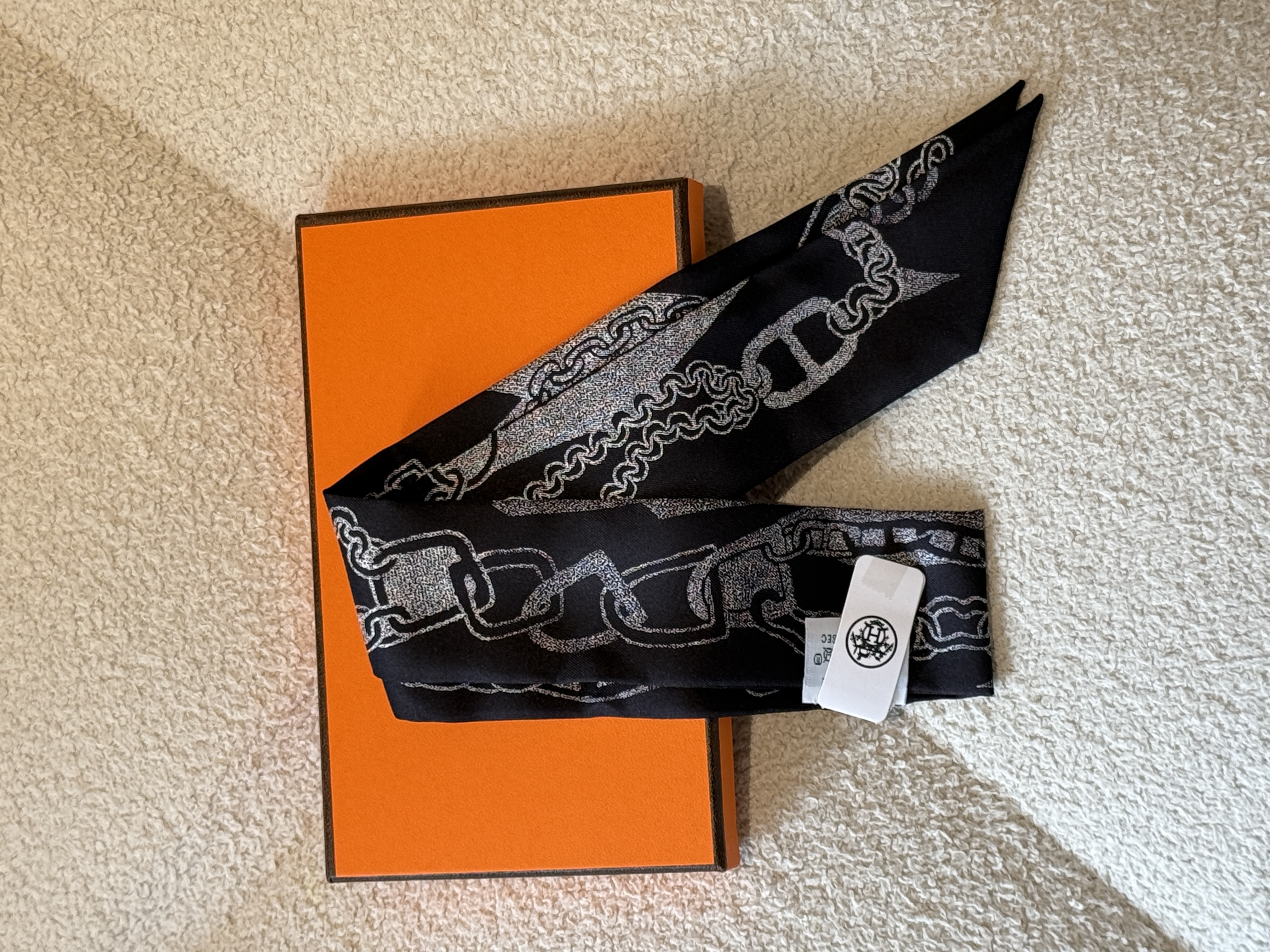 Hermès Twilly small silk scarf