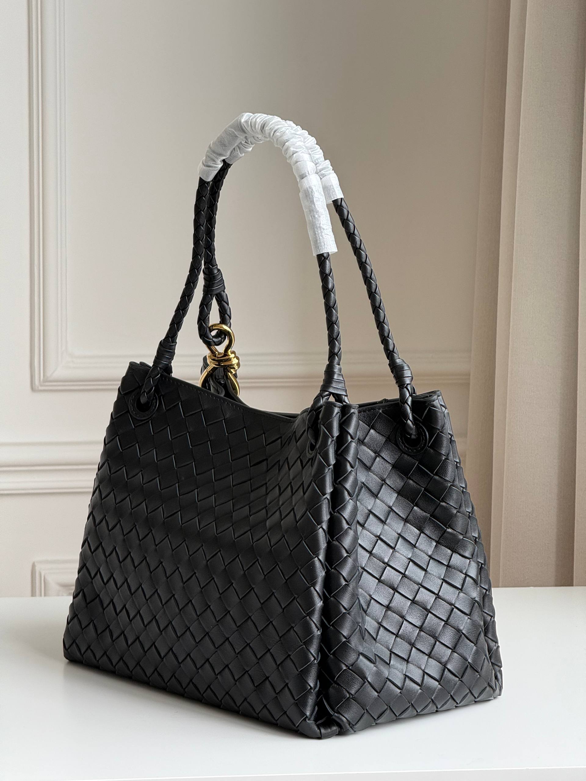 Bottega Veneta Andiamo Medium Intrecciato Leather Tote Bag
