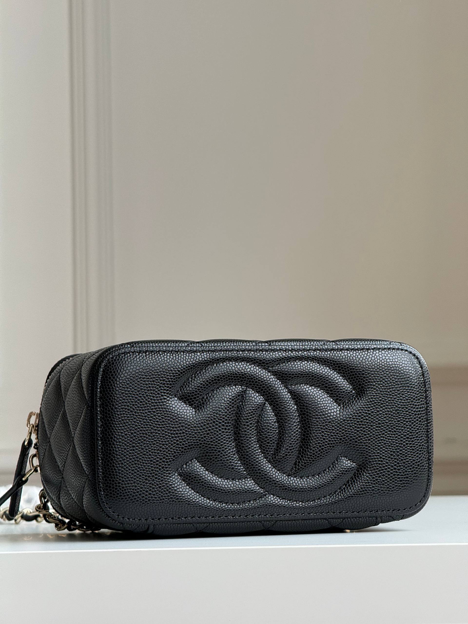 Classic Caviar Quilted Rectangular Chain Makeup Bag of Chanel