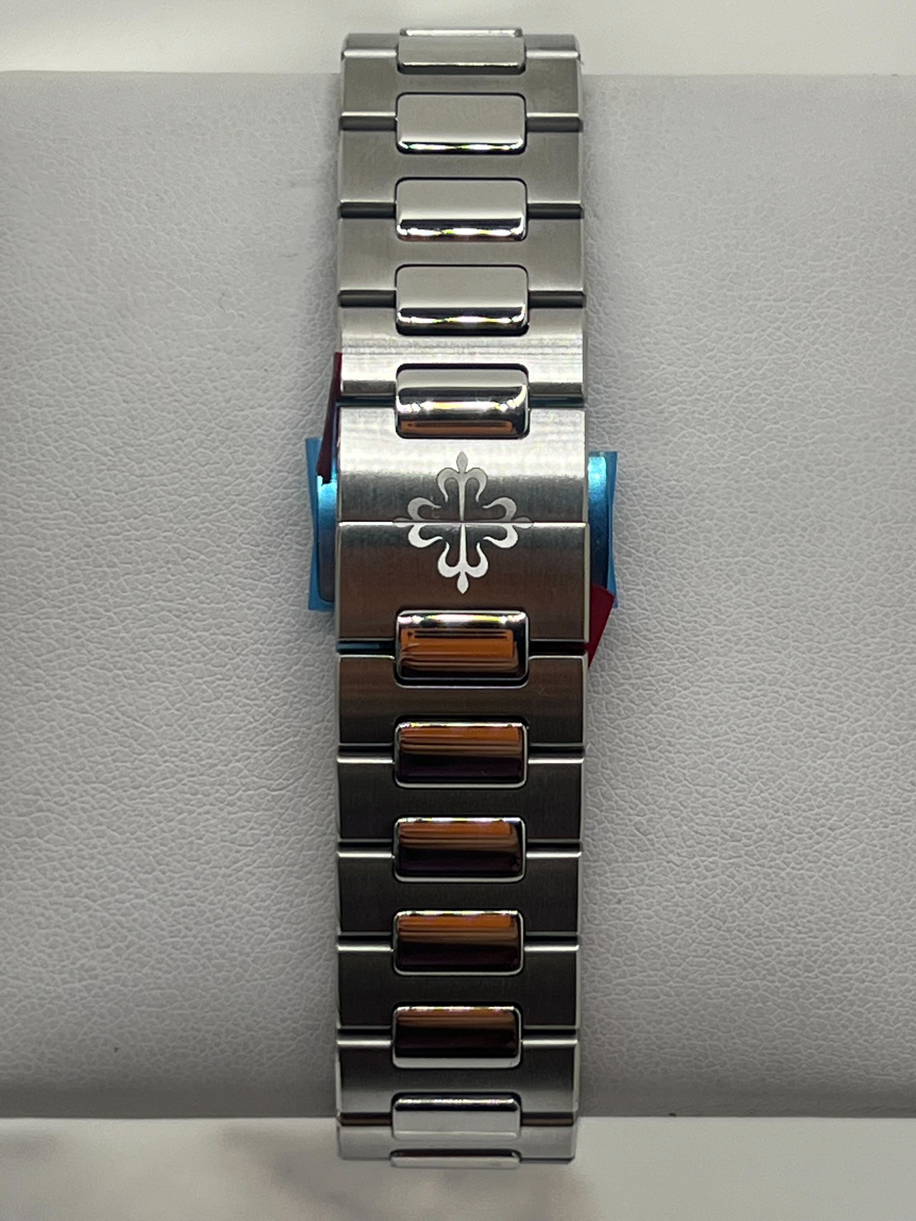Patek Philippe Nautilus Ladies Blue Dial Diamond Bezel 7118/1200A-001【1:1 Replica】