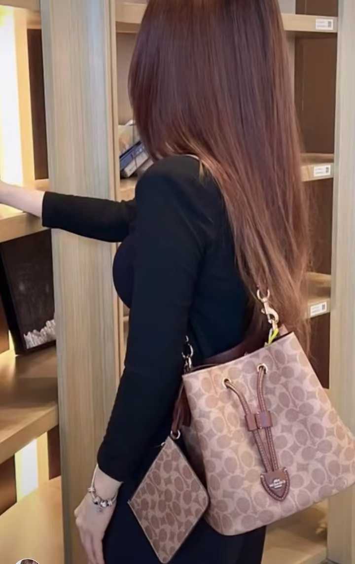 Women Handbag CEL14 CDY21 CBH06 CBH07 CDA92 CEA23 ROWAN BUCKET BAG IN PRETTY SIGNATURE CANVAS
