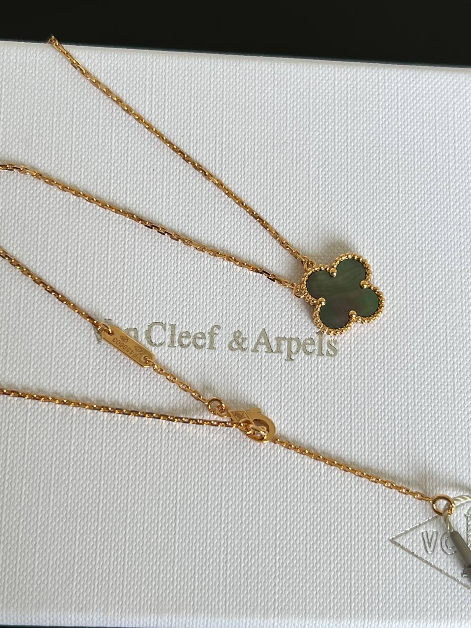 Van Cleef & Arpels Single Clover White Mother of Pearl Yellow Gold Necklace