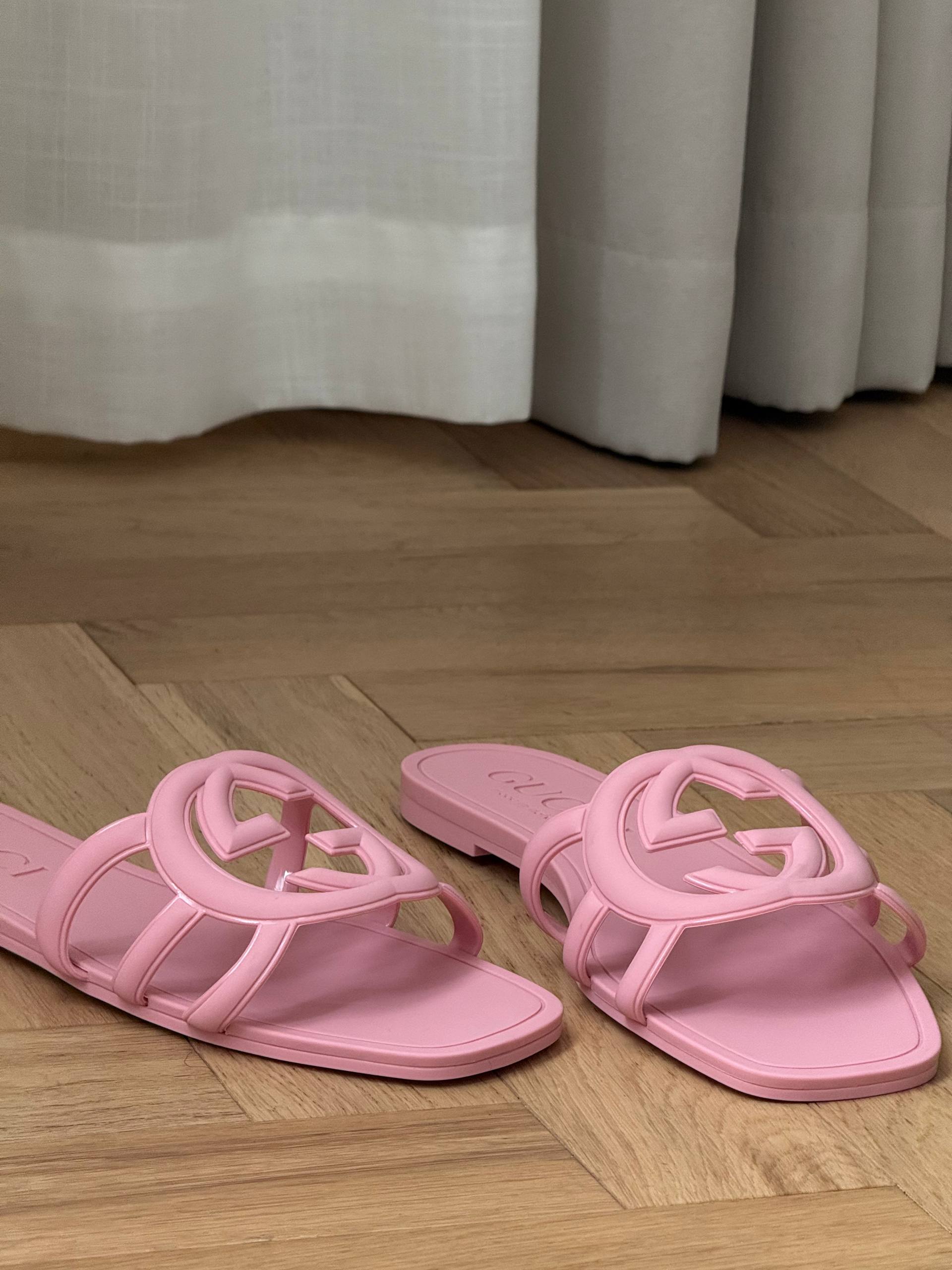 Gucci Interlocking GG Cutout Rubber Flat Slide Sandals