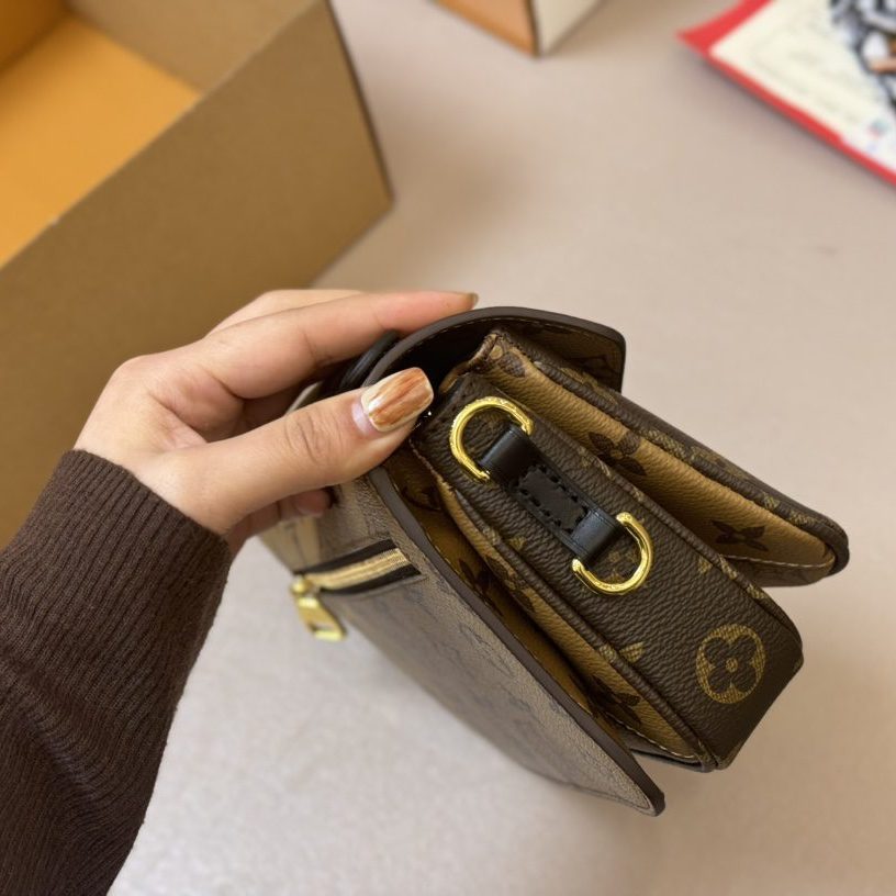 POCHETTE METIS EAST WEST MONOGRAM 21X6X13CM