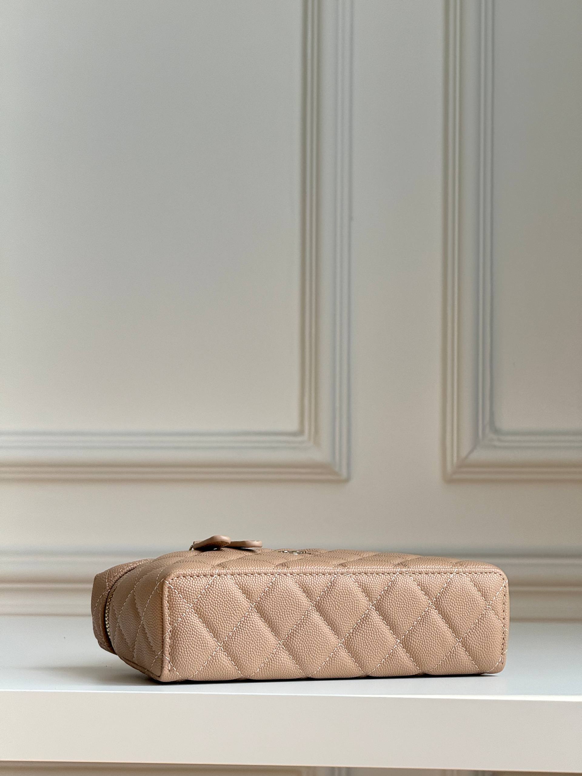 CHANEL Long Vanity Case with Chain