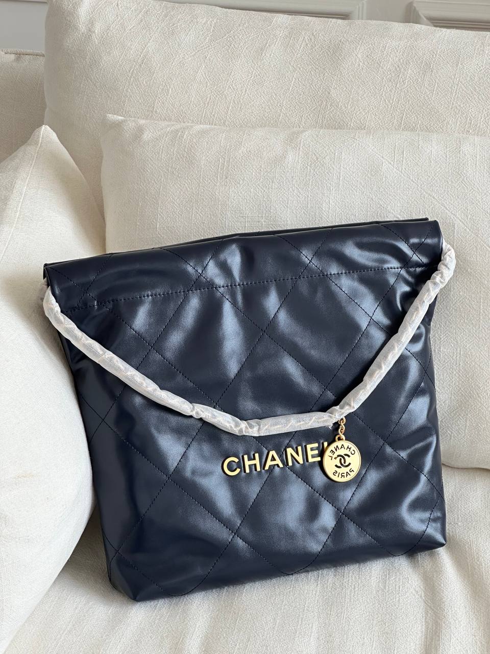 CHANEL 22 Quilted Shiny Calfskin Tote Bag in Navy Blue