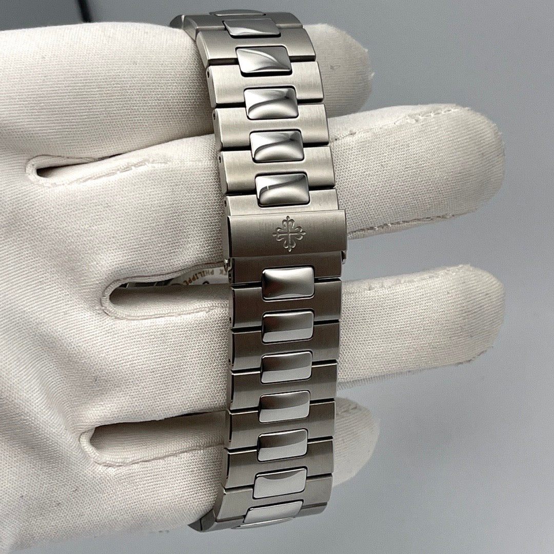 Patek Philippe Nautilus Steel Olive Green Dial Baguette Diamond Bezel 5711/1300A【1:1 Replica】