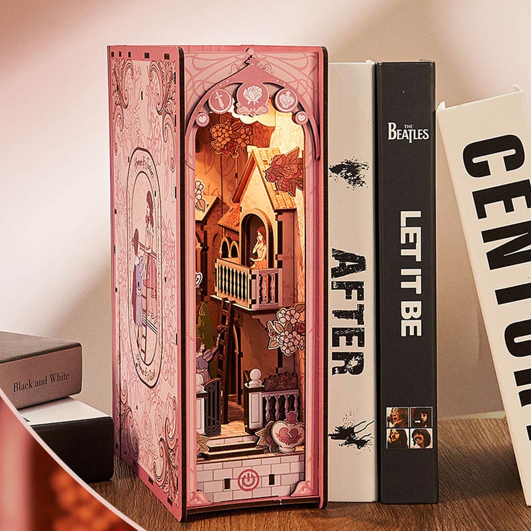 Romeo & Juliet Wooden Book Nook Kit