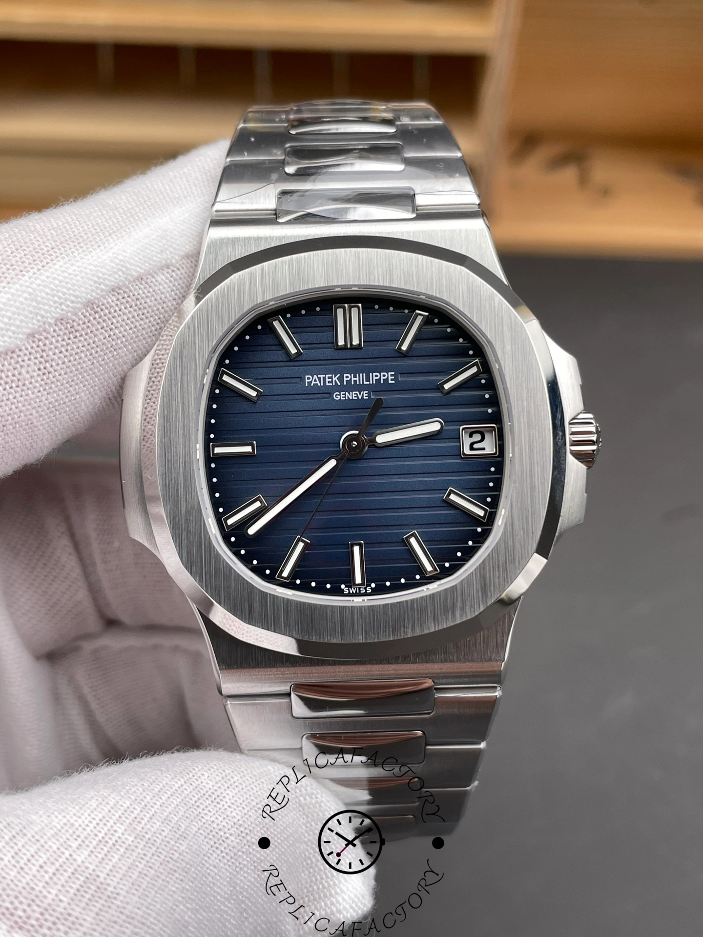 Patek Philippe Nautilus Self Winding Watch 5811 1G 001 Replica Watch