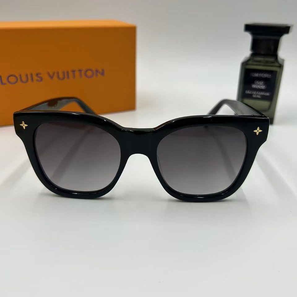 LV FIRST SQUARE
