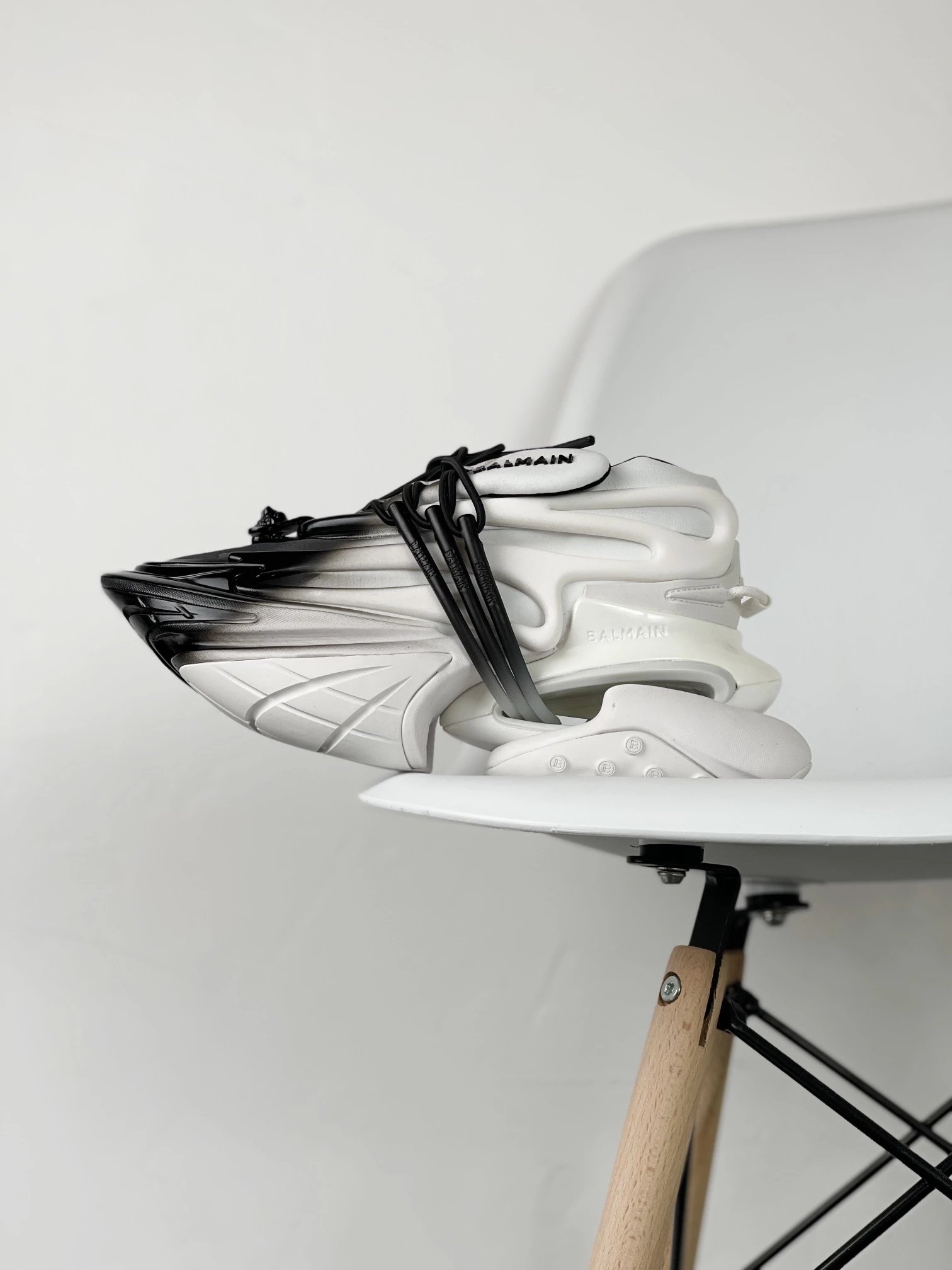 2022 Balmain Bullet Shoes White & Black