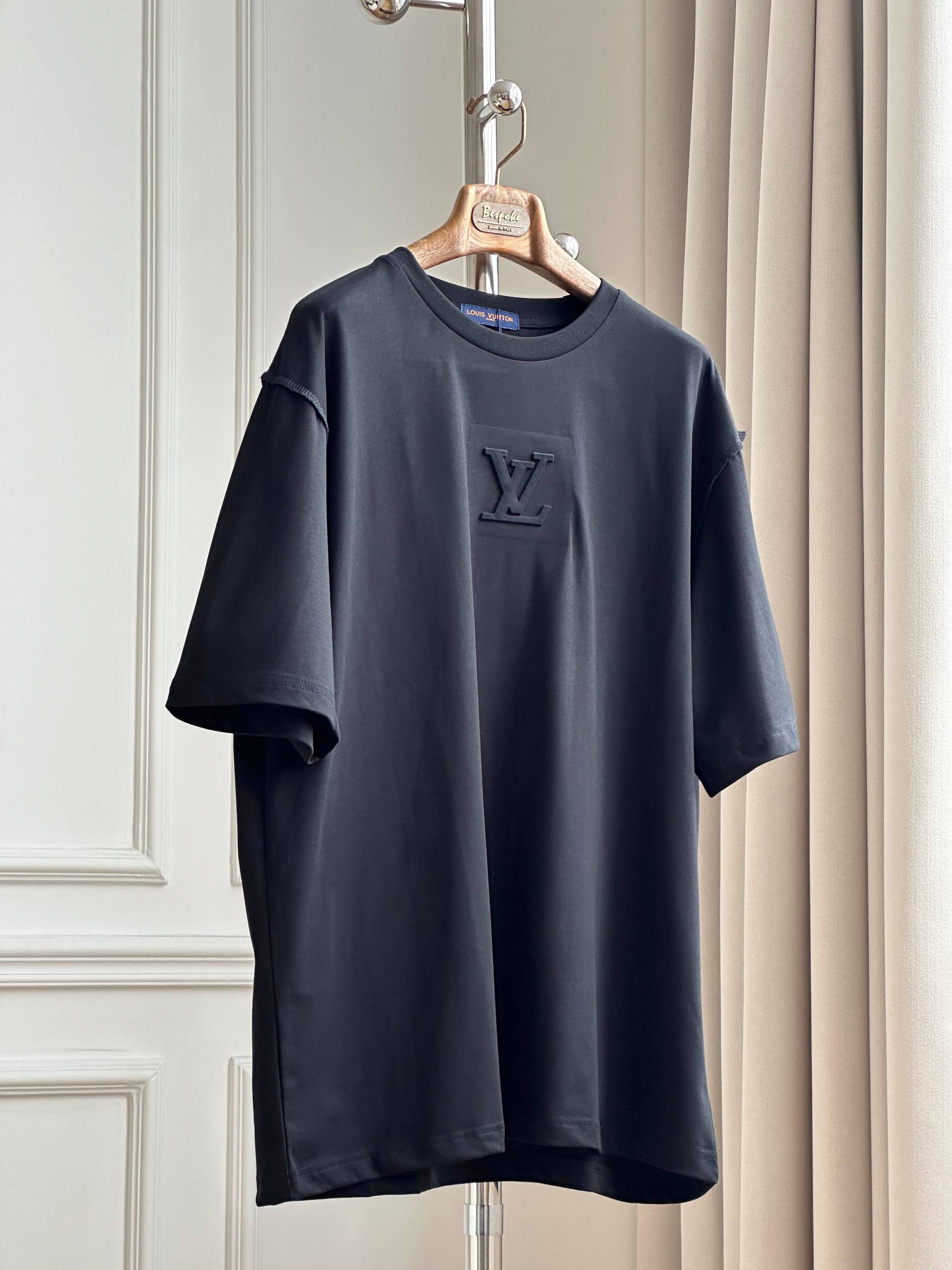 LV Logo Black Short-sleeve T-shirt