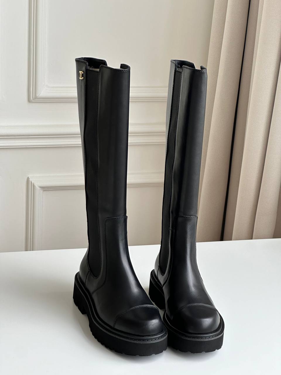 Celine Black Smooth Calfskin Side Elastic Gold Logo Platform Knee-High Riding Boots 2. 尺寸