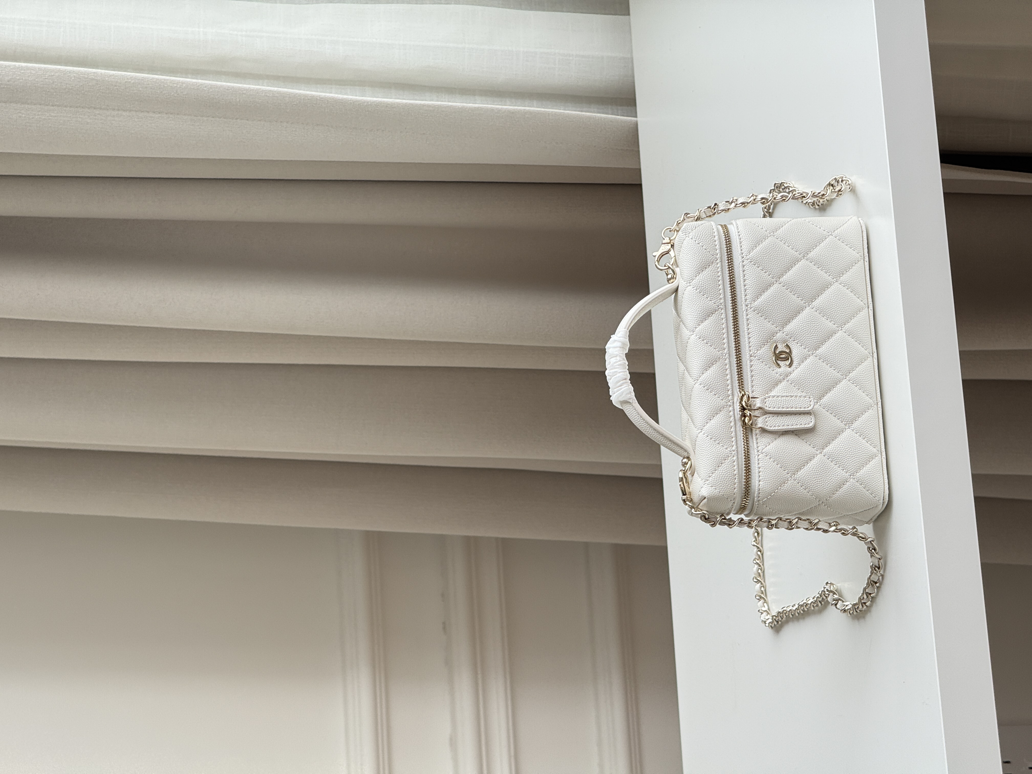 CHANEL 25C/25P Long Vanity Case with Chain