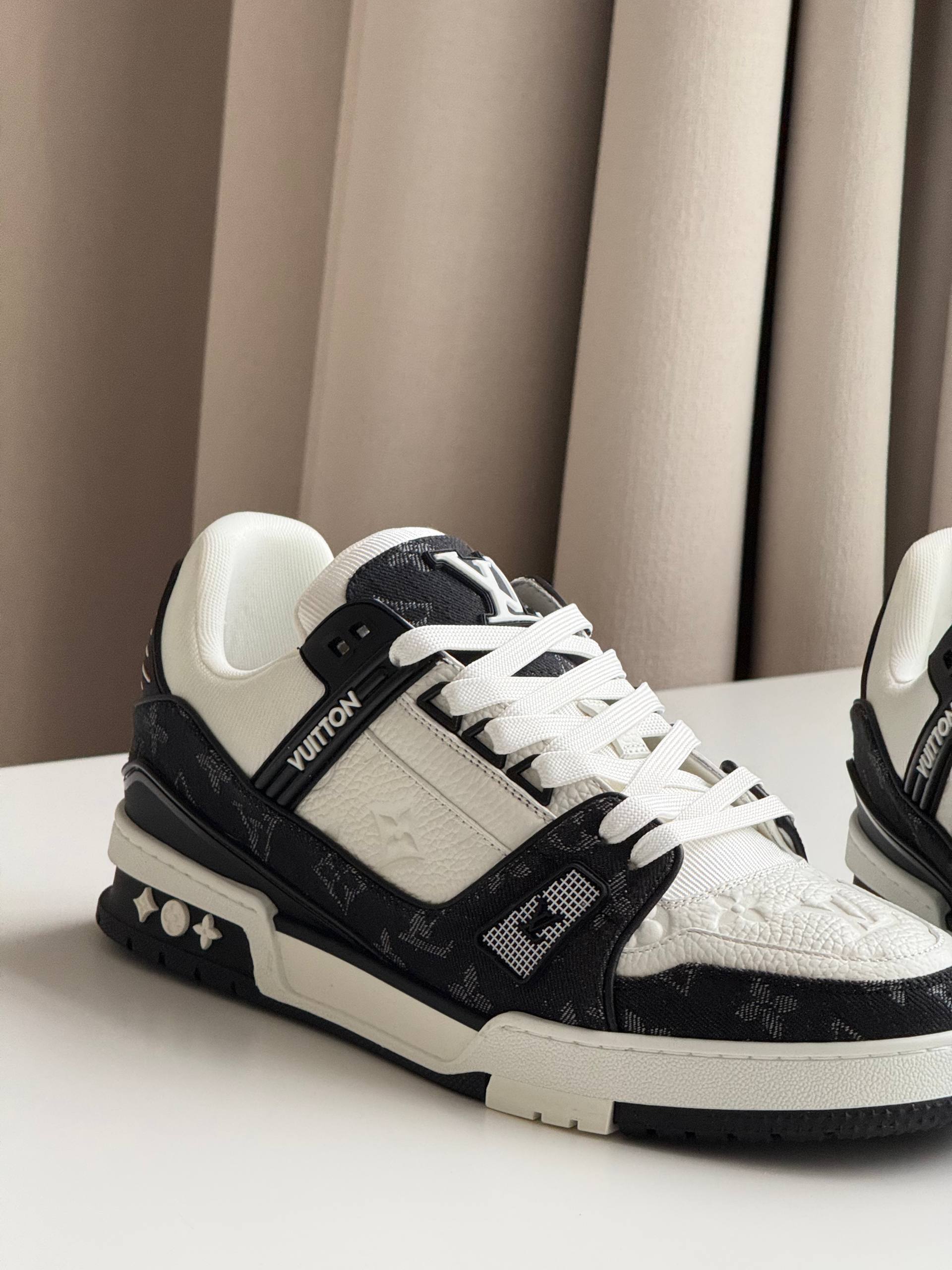 LV Trainer Low-Top Sneakers