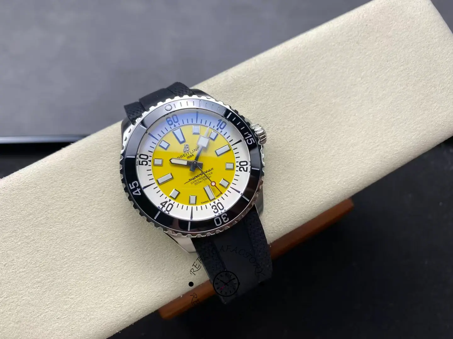 Breitling 1:1 Clone Superocean Automatic 42 Yellow Dial A17375211I1S1 Men's Watch