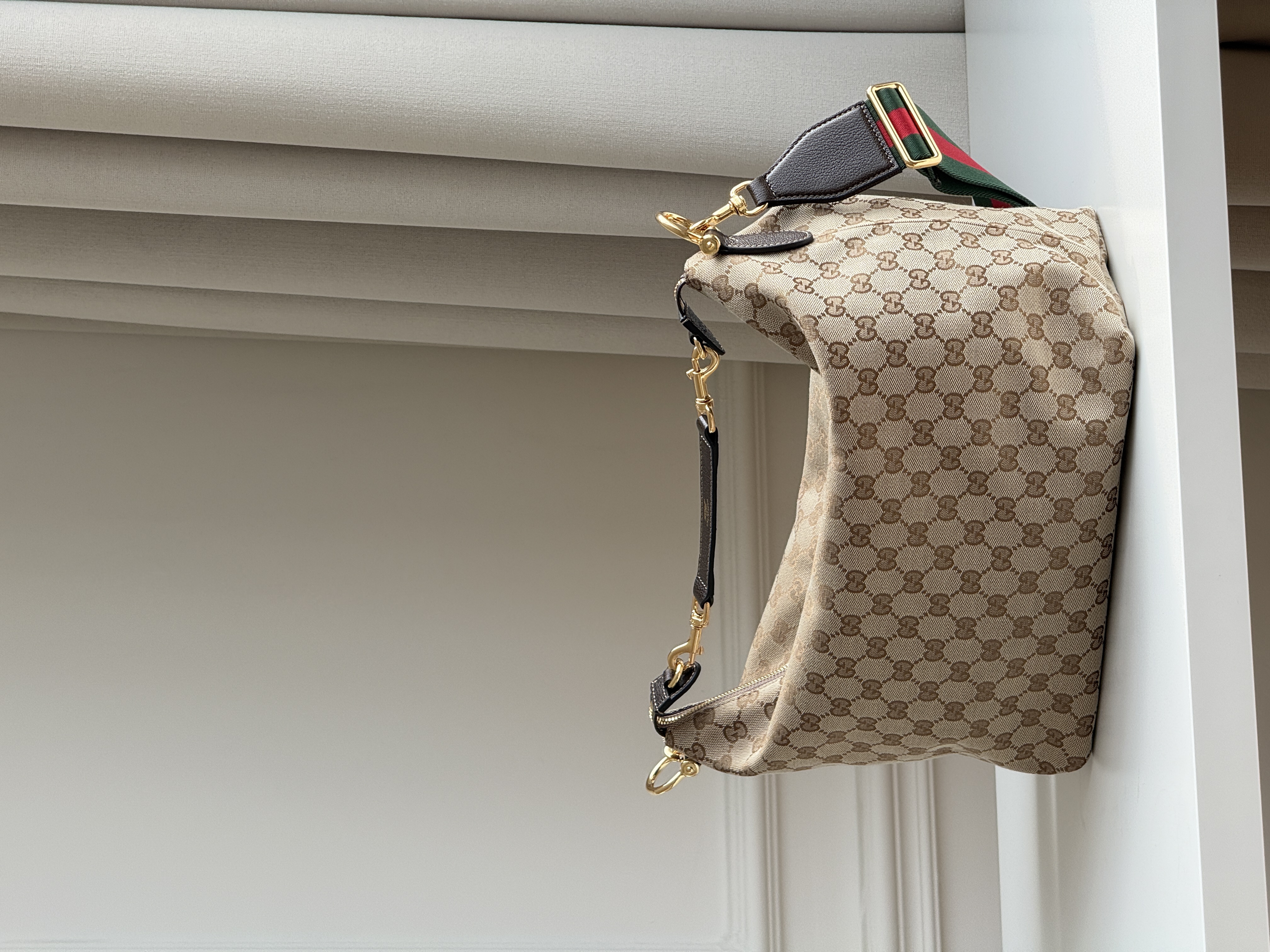 Gucci GG Supreme Canvas Hobo Underarm Tote Bag