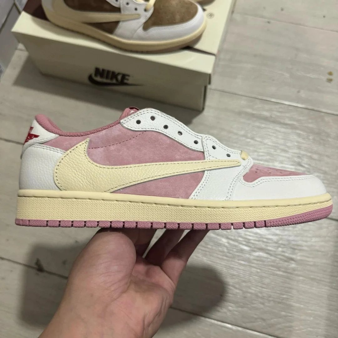 Air Jordan 1 Travis Scott Low Shy Pink