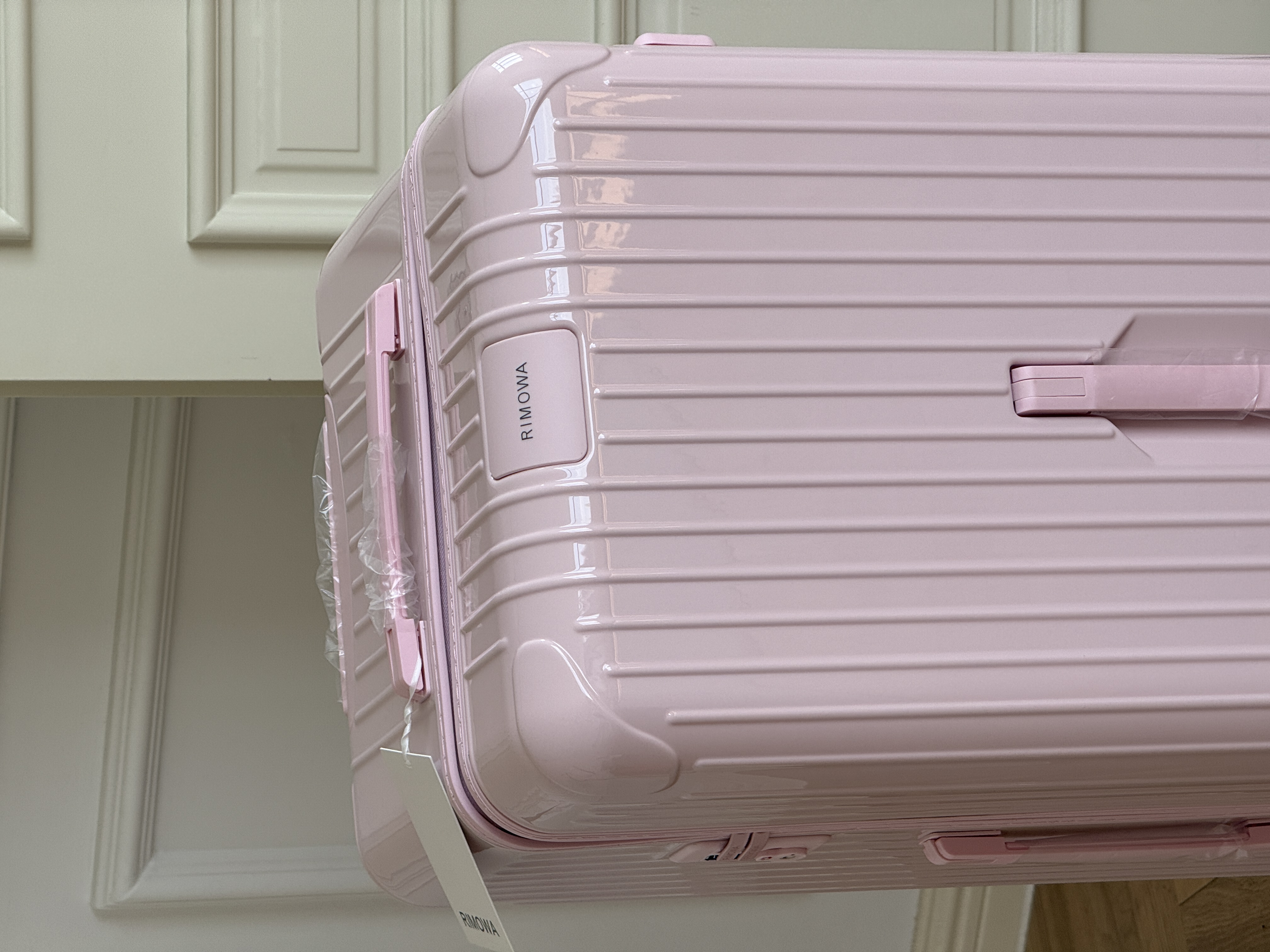 RIMOWA Essential Trunk Plus Glossy Ballerina Pink Suitcase
