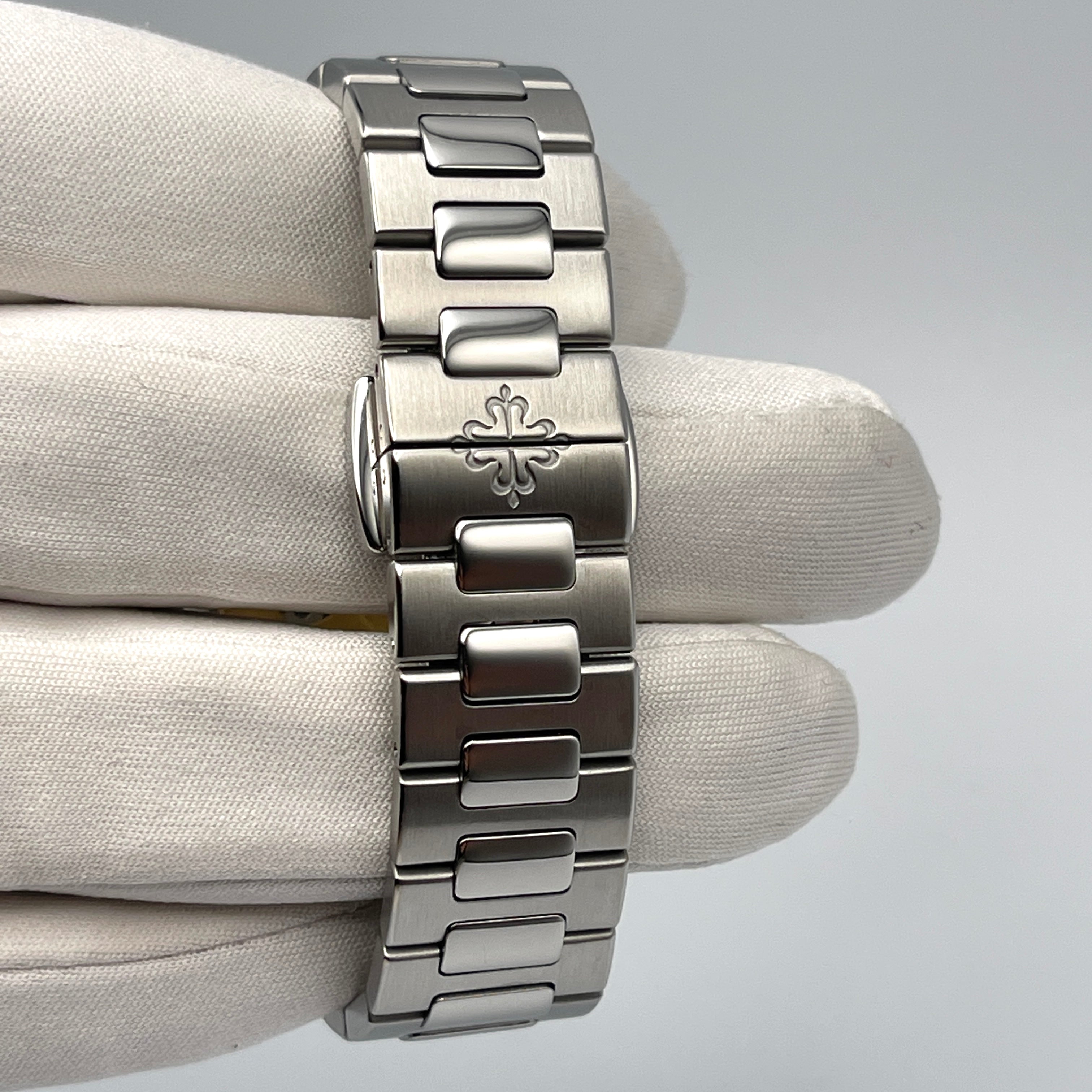 Patek Philippe Ladies' Nautilus Steel Blue Tinted Mother of Pearl Dial Diamond Bezel 7018/1A-010【1:1 Replica】