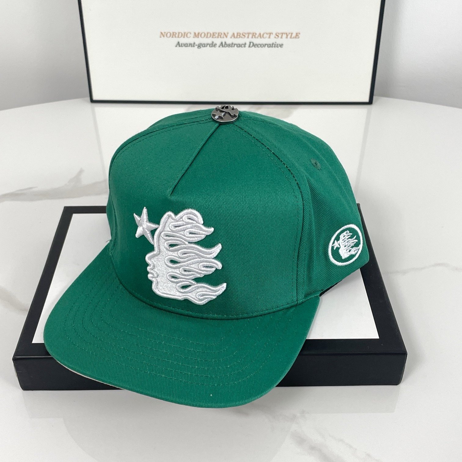 Green embroidery fashion cap