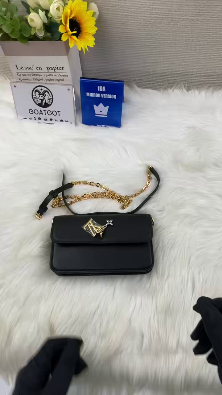 LV Wallet On Chain Bloom Bag - 10A mirror version
