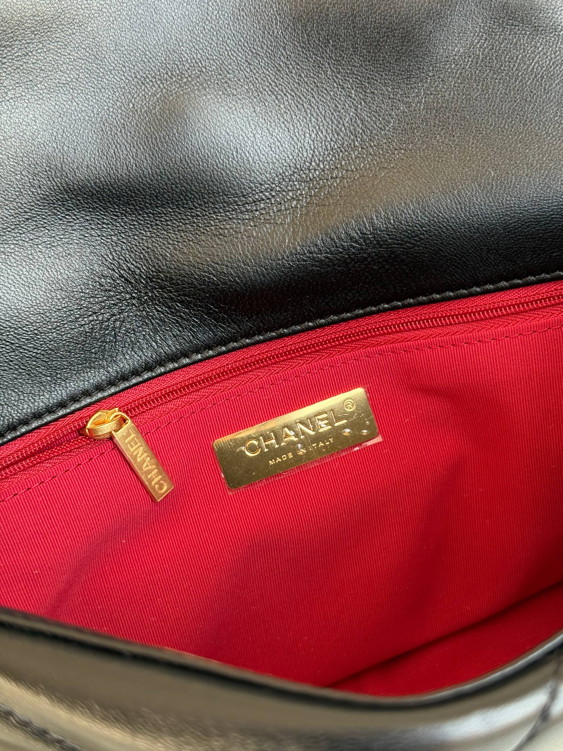 CHANEL 19 Flap Bag