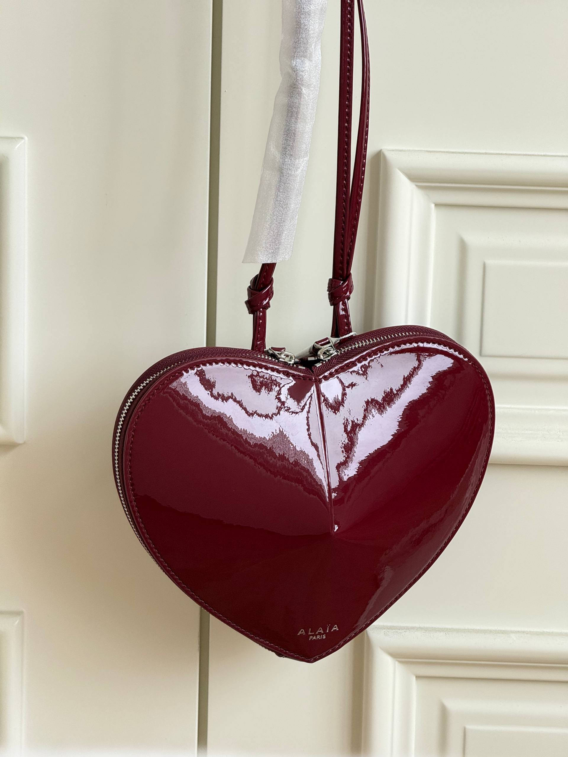 Alaïa Le Cœur Patent Leather Heart-Shaped Shoulder Bag