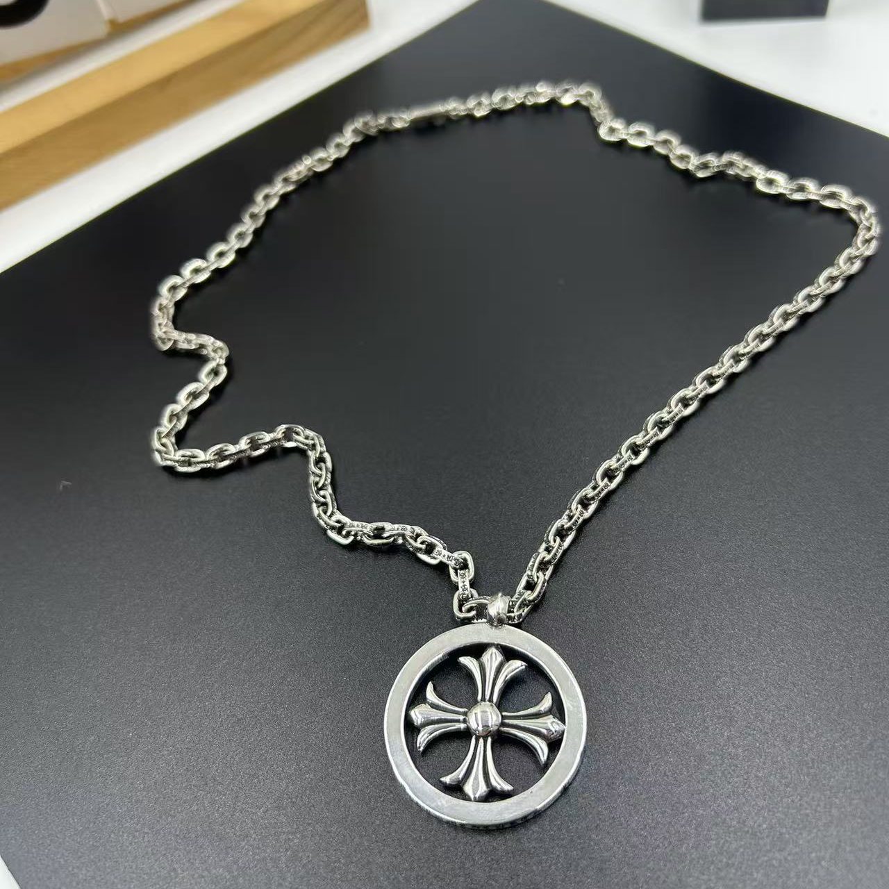 CHROME HEARTS ROUND PENDANT CROSS NECKLACE