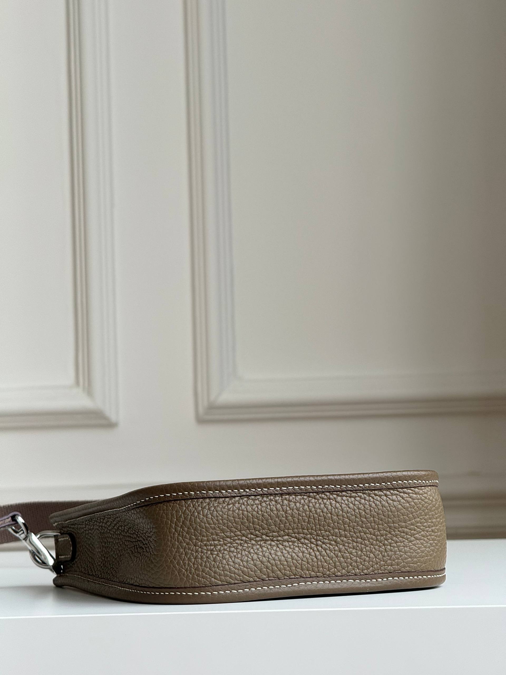 Hermès Evelyne Taurillon Clemence Crossbody Bag
