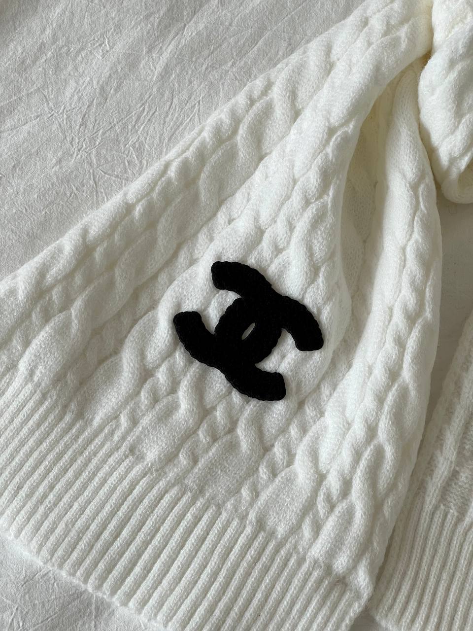 Chanel White Cable Knit Wool Beanie & Scarf Set With Black Felt Interlocking CC Patch Logo