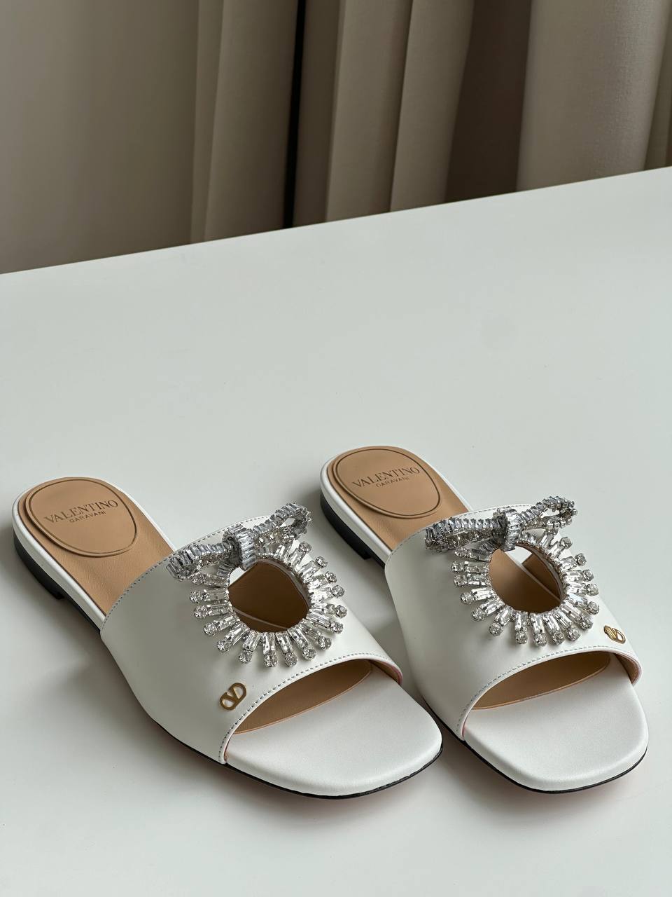 Valentino White Smooth Calfskin Crystal Sun Ring Bow Flat Slide Sandals