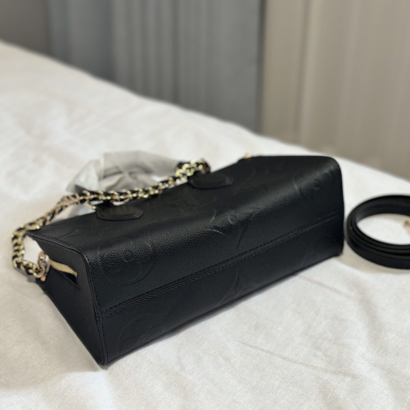 ONTHEGO EAST WEST BLACK MONOGRAM 25X14CM