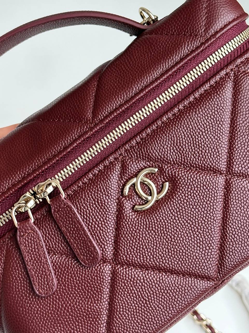 Chanel Burgundy Caviar Leather Diamond Quilt Double Zip Handheld Vanity Case Bag
