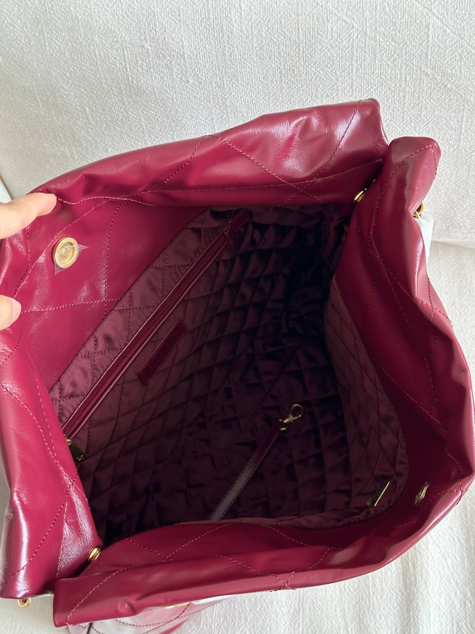 CHANEL 22 Quilted Shiny Calfskin Tote Bag in Burgundy