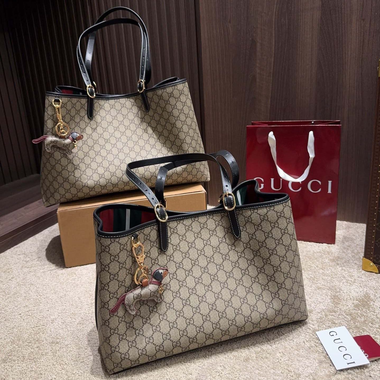 GG EMBLEM TOTE BAG