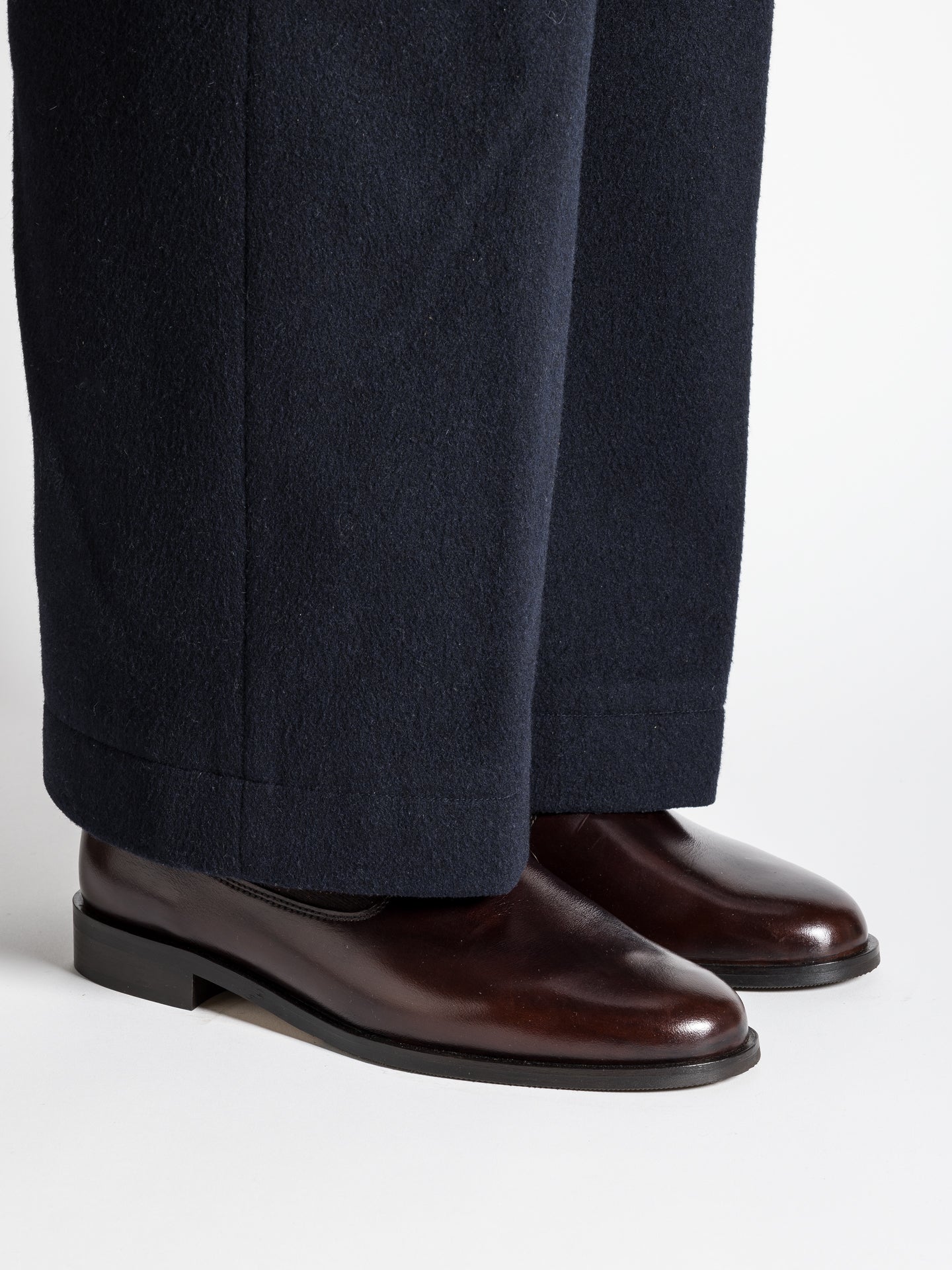 SLIM DARK BROWN LEATHER