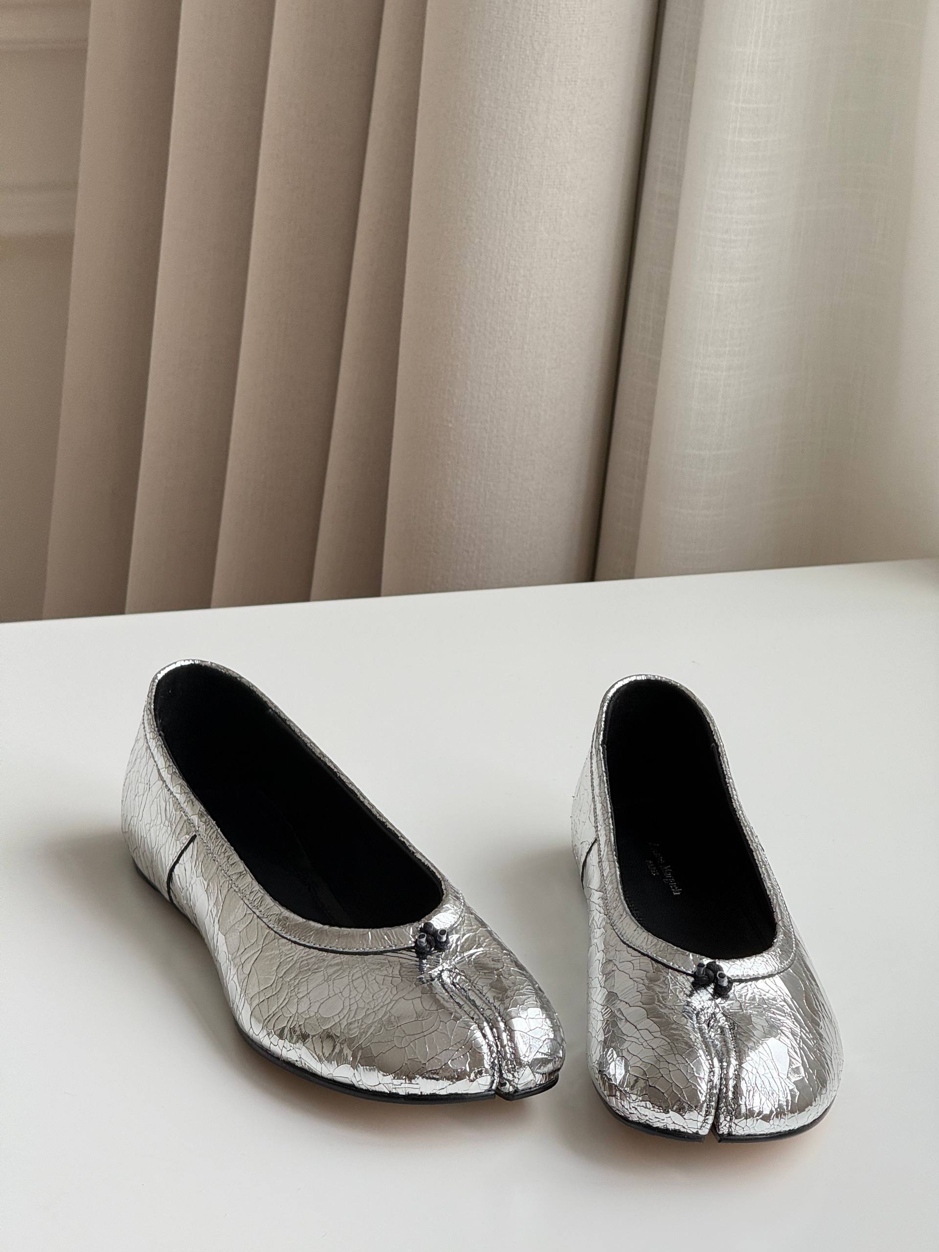 Maison Margiela Silver Crackled Tabi Split-Toe Ballet Flats
