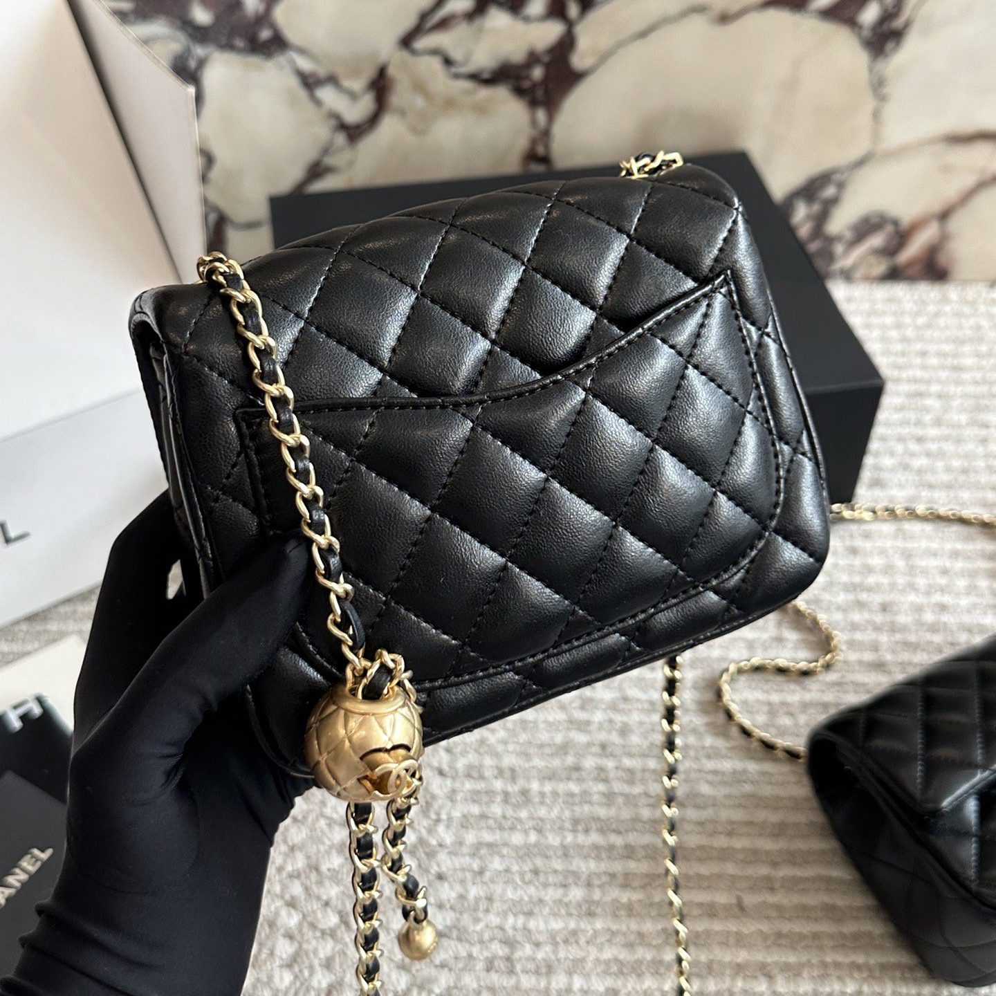 CLASSIC HANDBAG BLACK SMALL 20CM