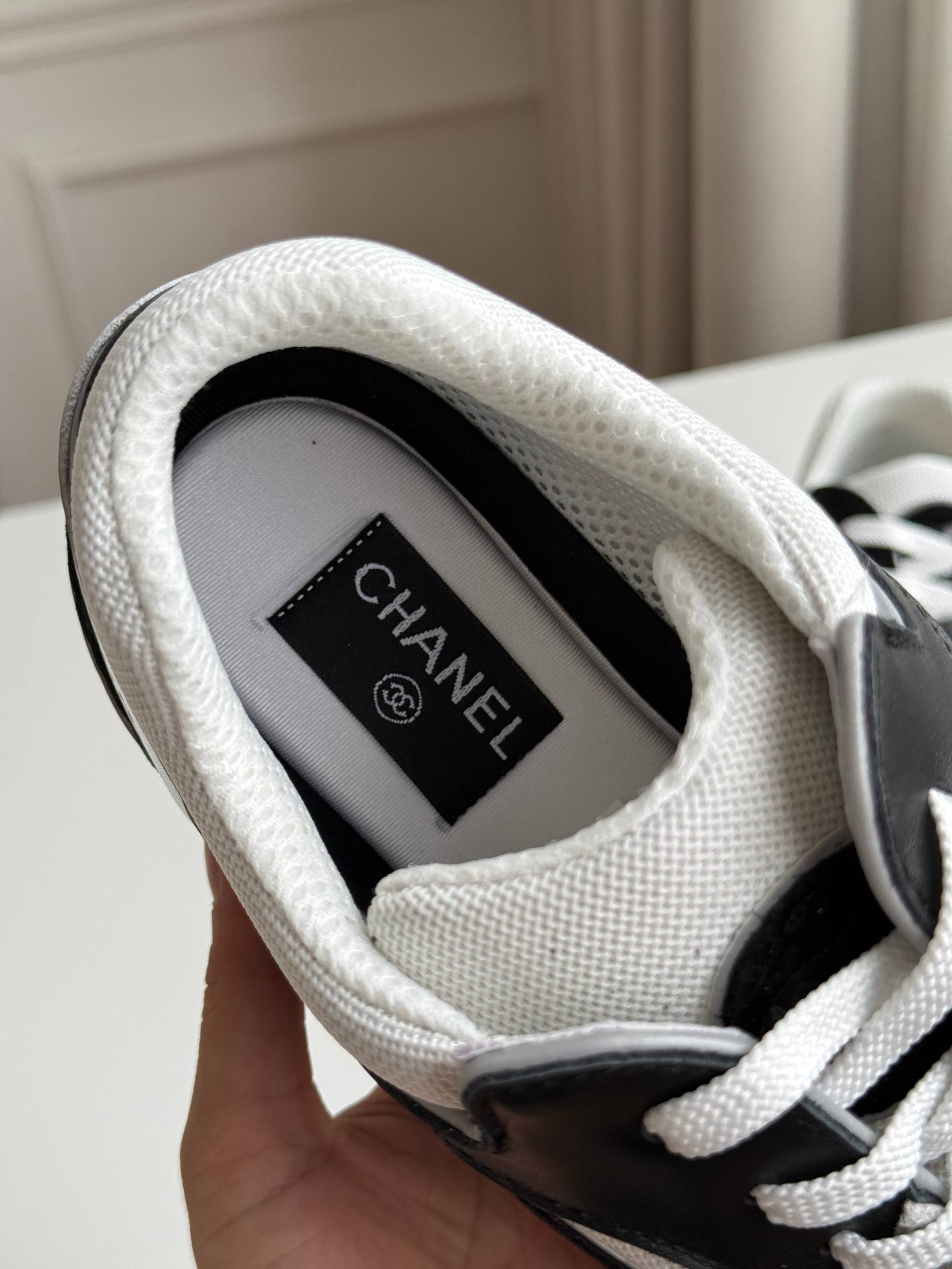 CHANEL Low-Top Casual Sneakers