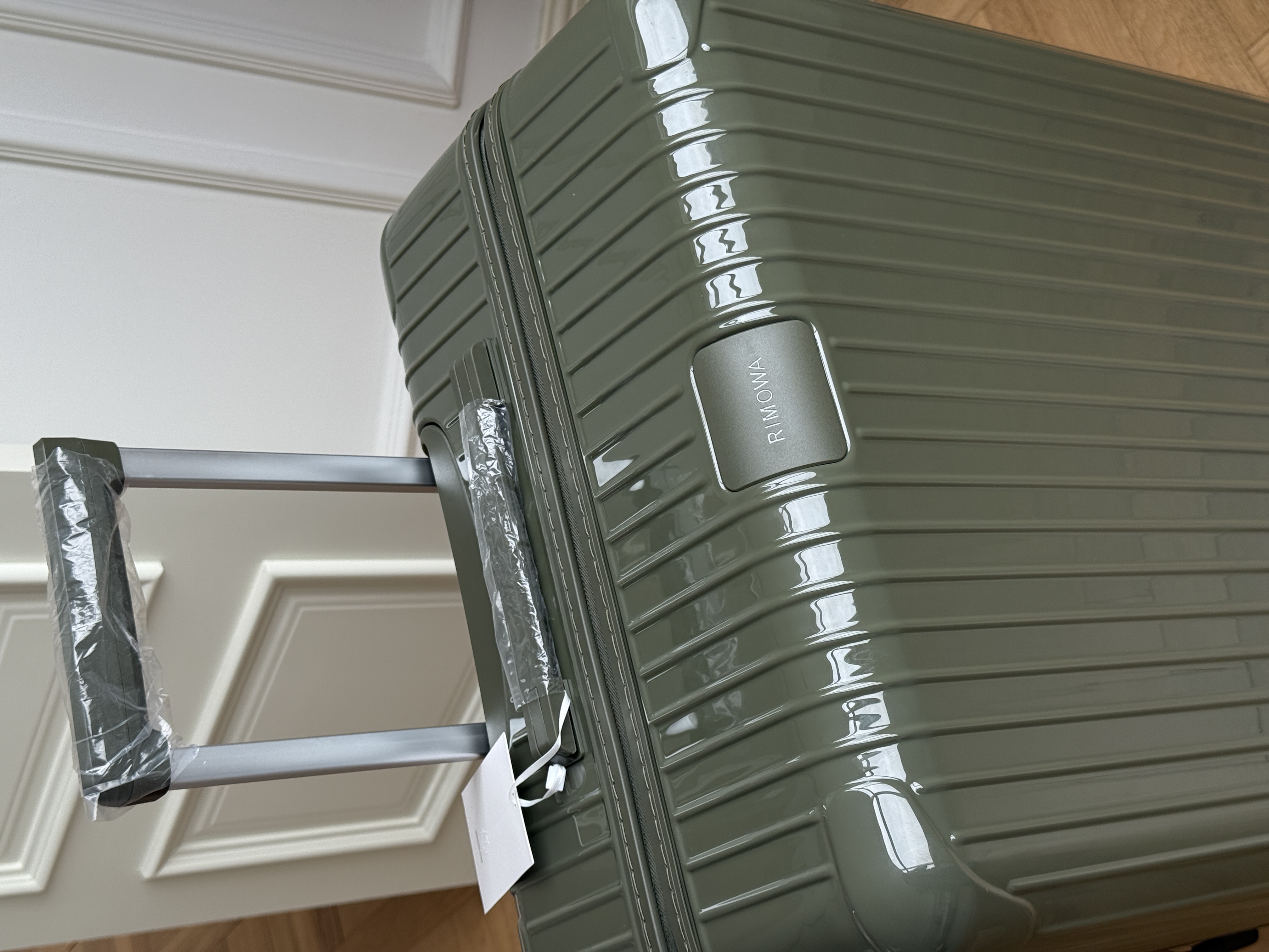 Rimowa Classic Vertical Gloss Aluminum 4-Wheel Check-in Luggage