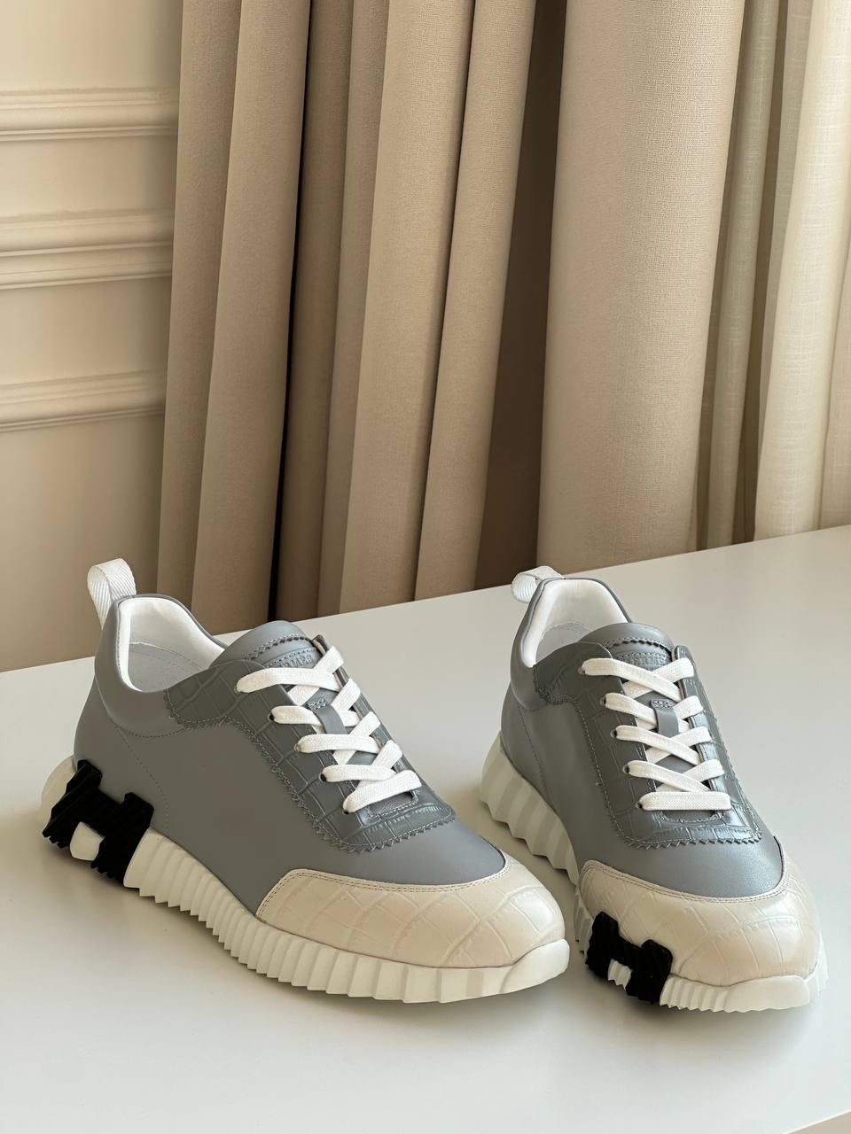Grey & Cream Croc Embossed Leather Gear Sole Lace-Up Casual Sneakers