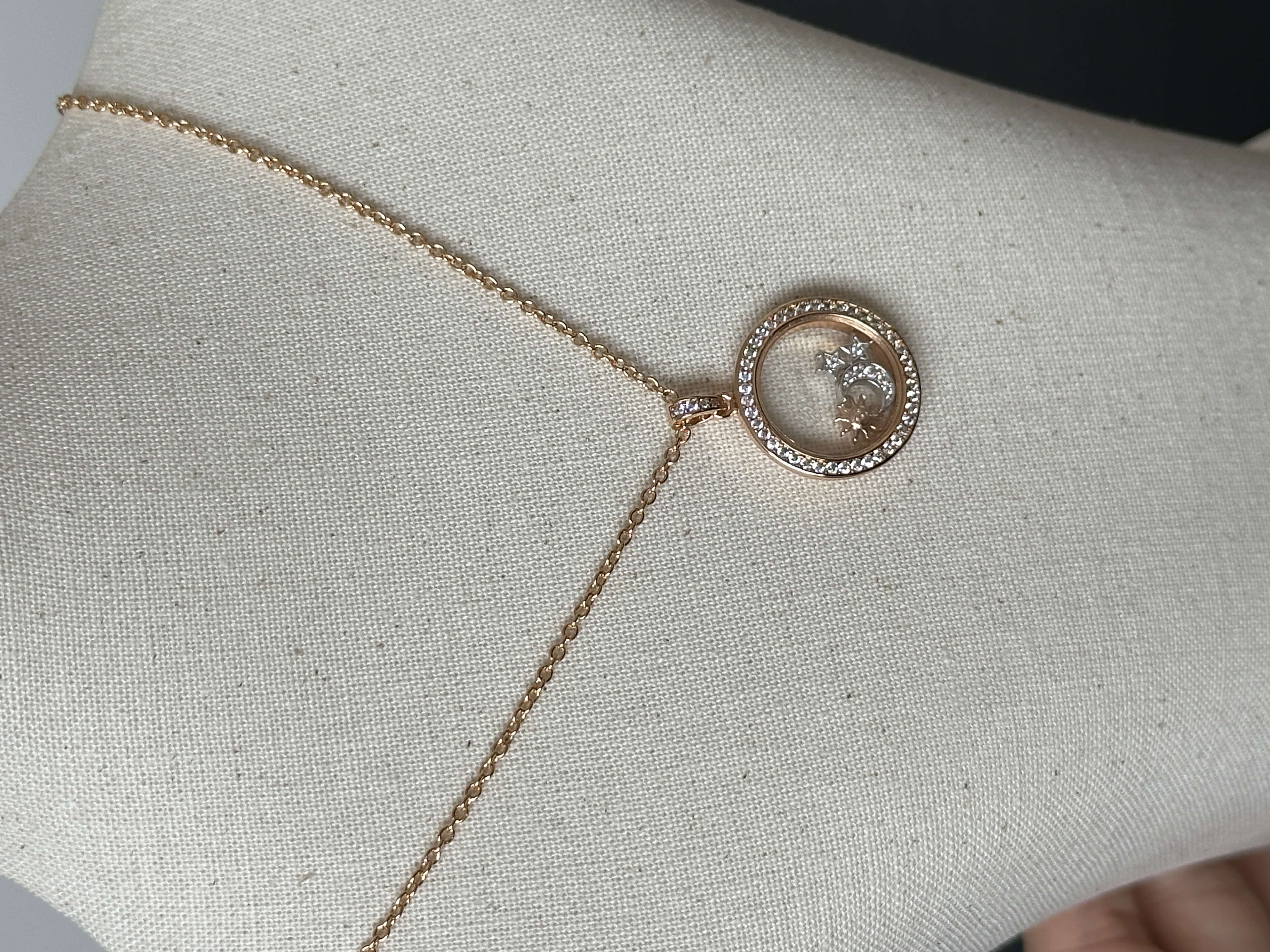 Sun & Moon Two-tone Round Pendant Thin Clavicle Necklace