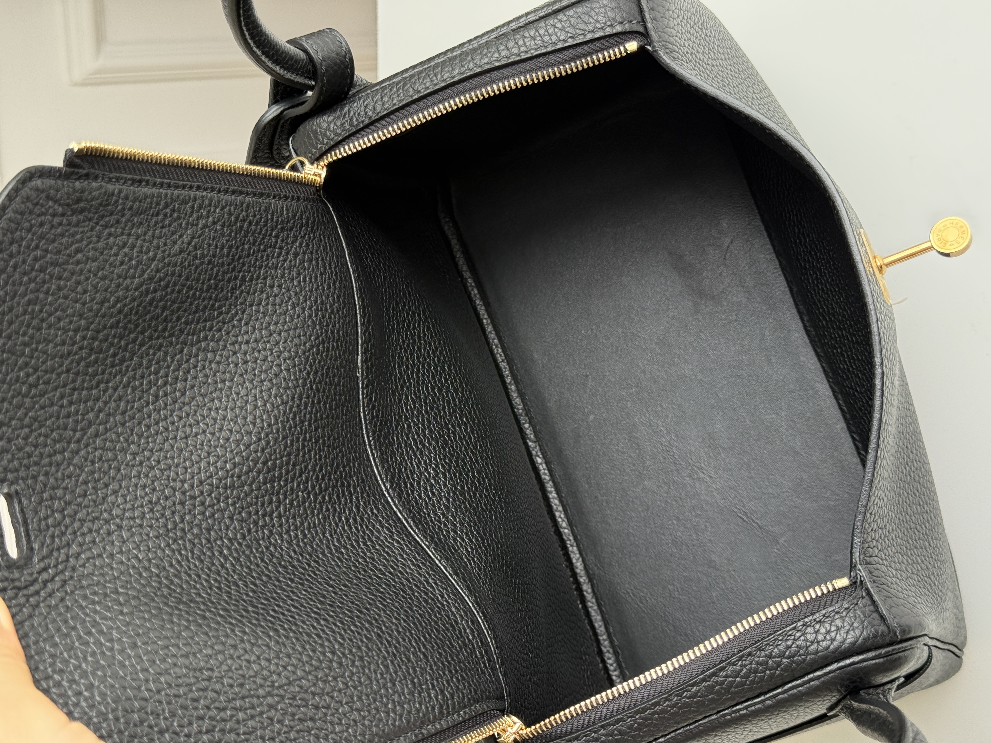 Black & Gold Icon | Hermès Lindy 26 Bag
