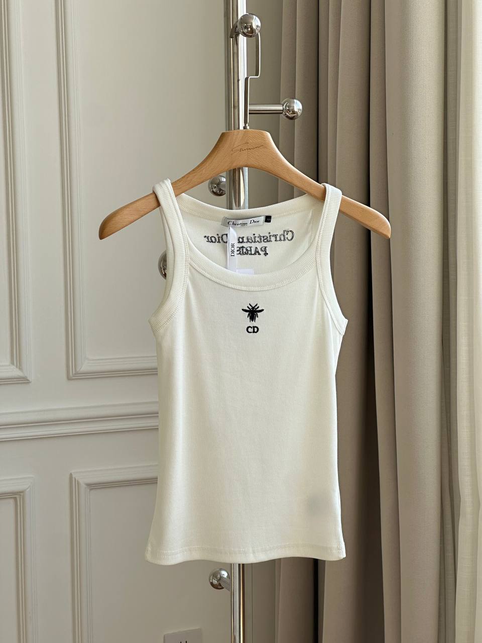 Christian Dior Ribbed Tank Top with Bee & CD Logo Embroidery 2. 尺寸