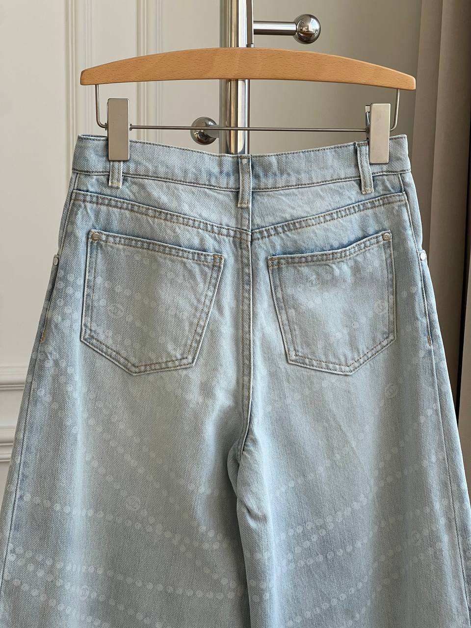 CHANEL Spring-Summer 2025 Pre-Collection (25P) Pearl Print Wide-Leg Denim Pants
