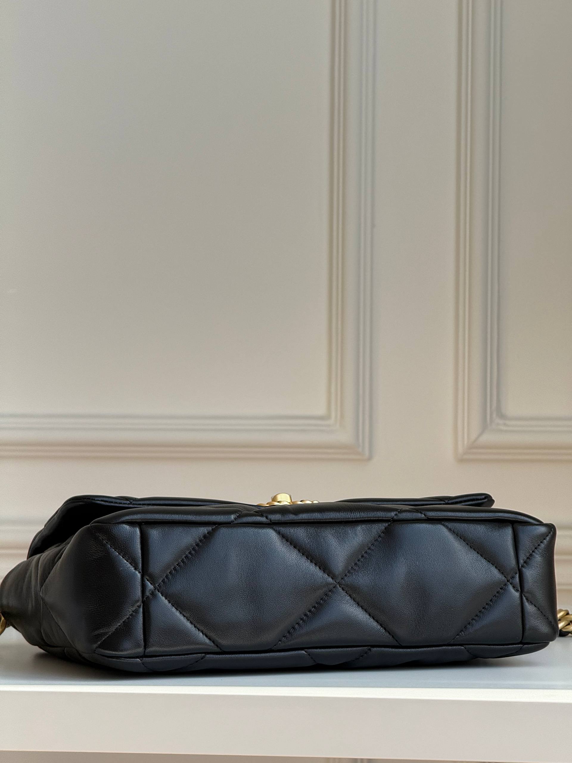 CHANEL 19 Flap Bag