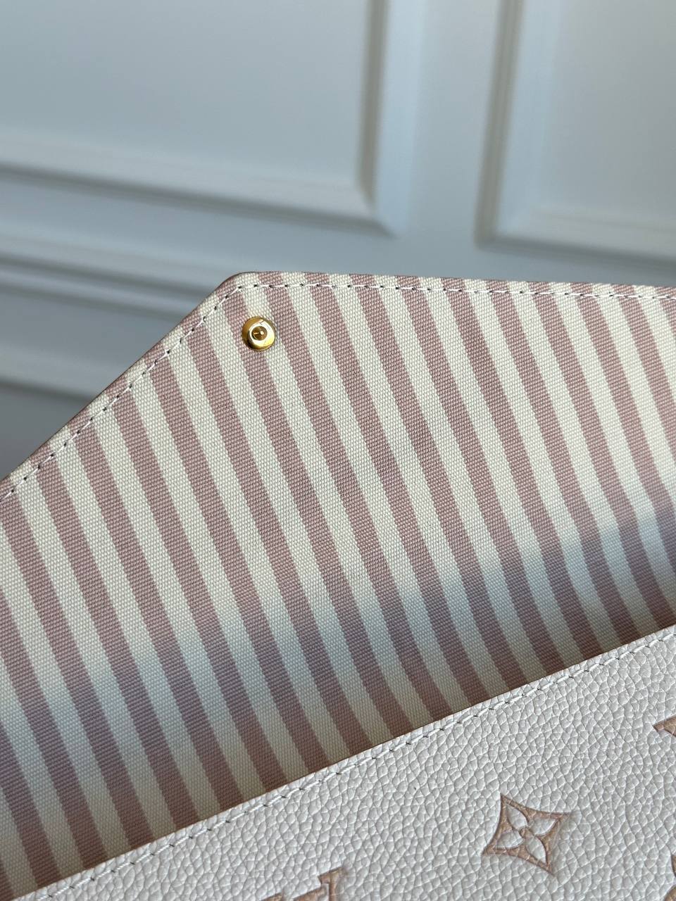 Louis Vuitton Off-White Embossed Monogram Empreinte Leather Felicie Envelope Chain Crossbody Bag