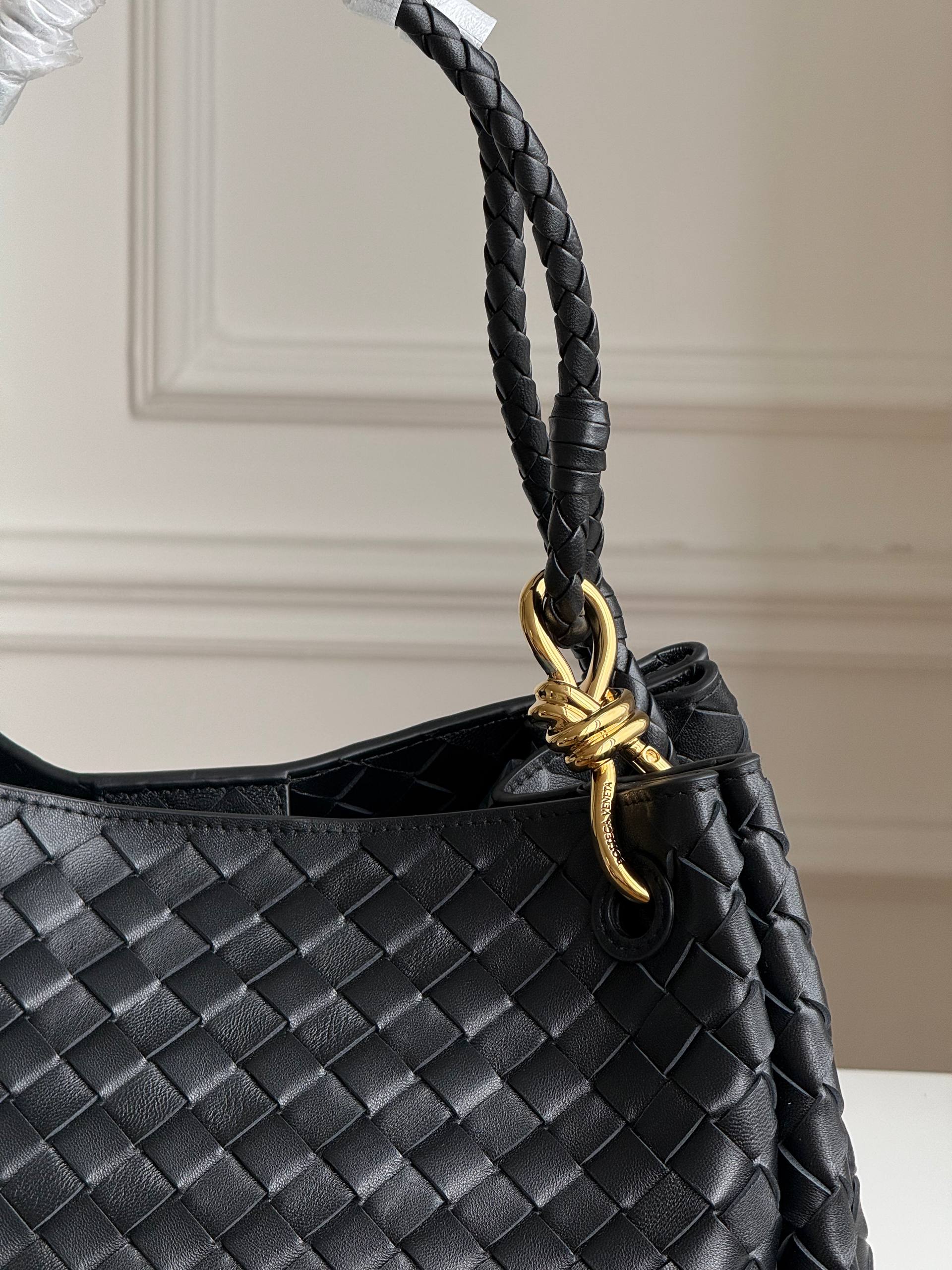 Bottega Veneta Andiamo Medium Intrecciato Leather Tote Bag